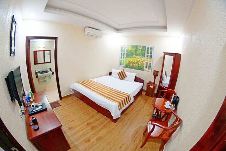 Room 9 of 77