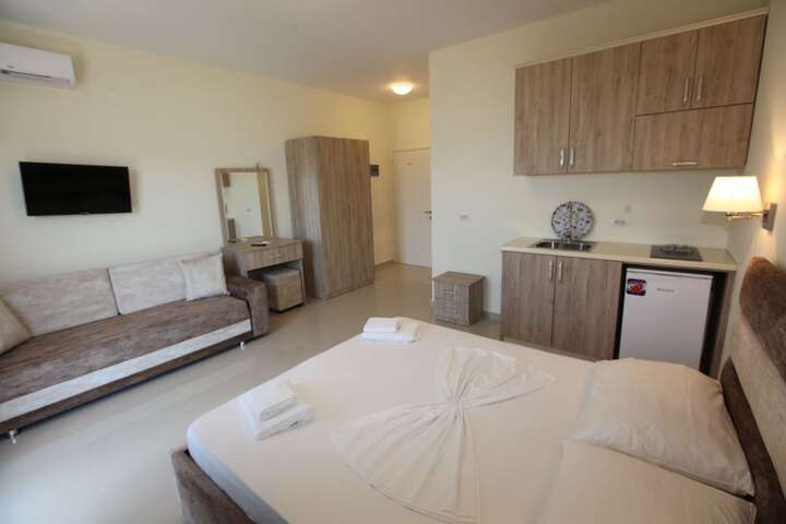 Room 13 of 156