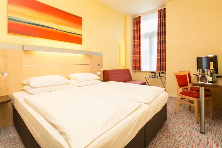 Room 3 of 25