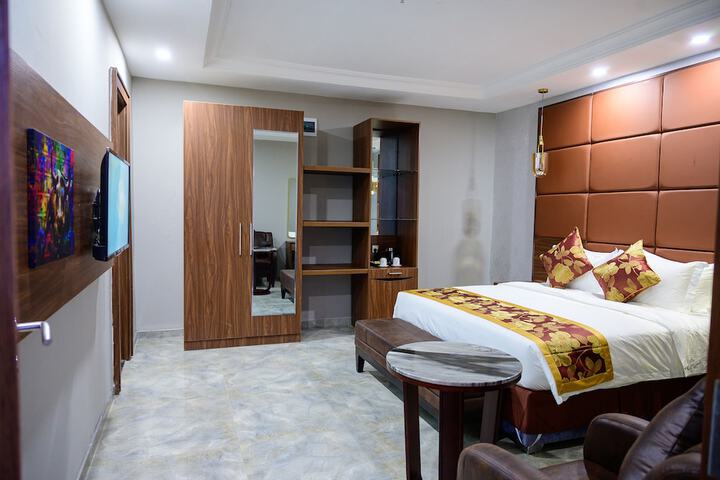 Room 16 of 166