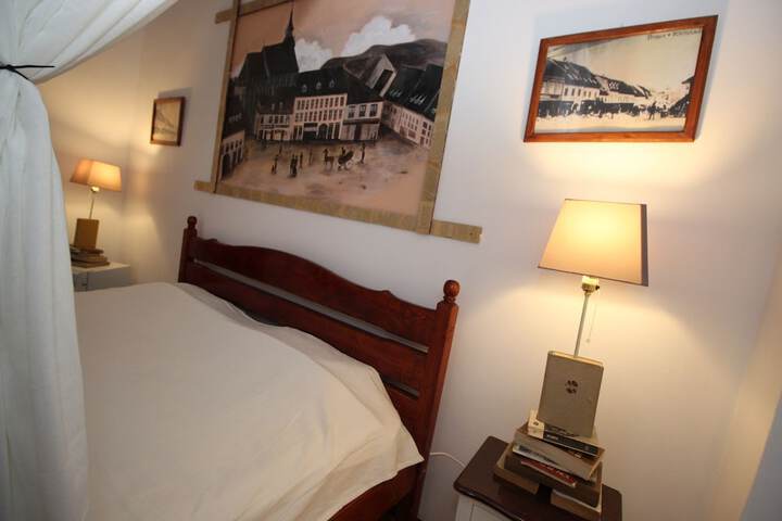 Room 9 of 42