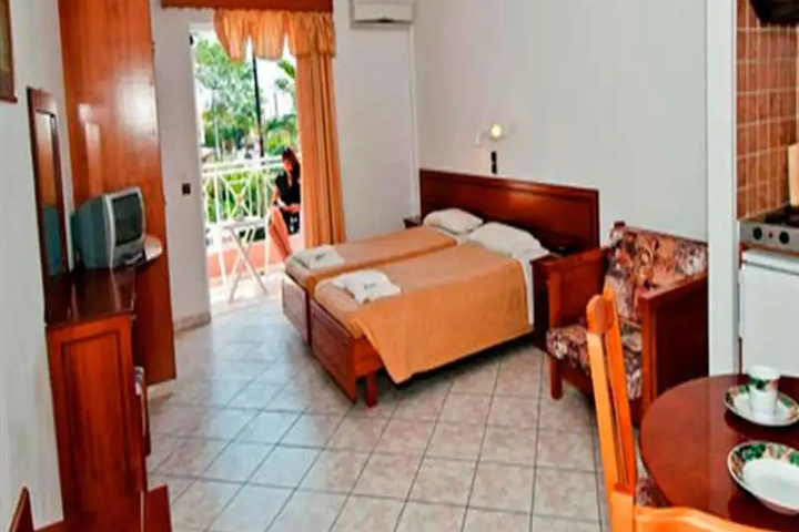 Room 3 of 7