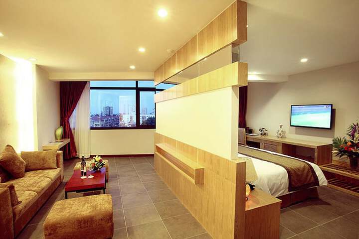 Room 9 of 112