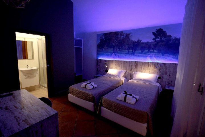 Room 7 of 25