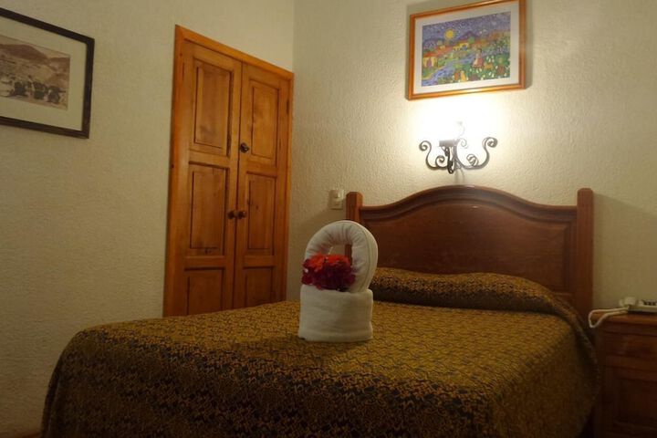 Room 9 of 37