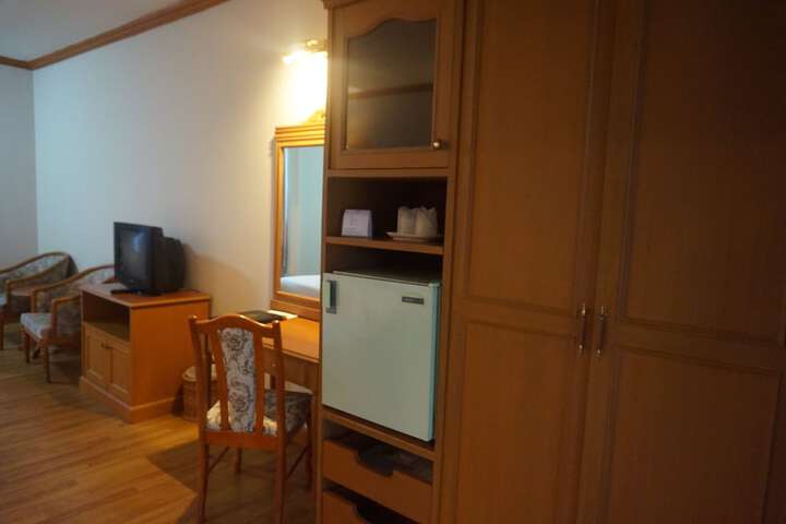 Room 17 of 36