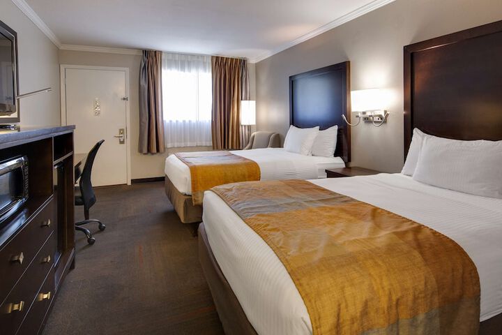 2 Double Beds (10 of 13)
