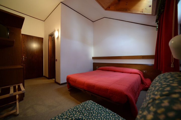 Room 8 of 35