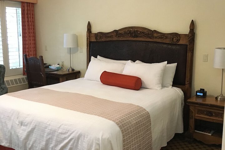 Room 34 of 221