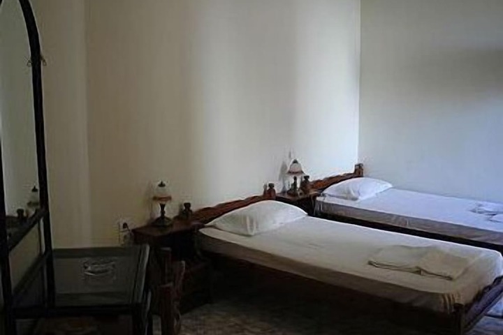 Room 3 of 41