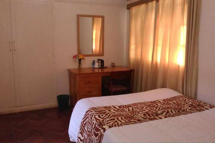 Room 8 of 19