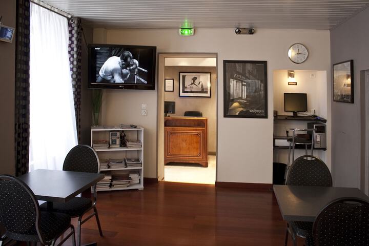Guest Lobby