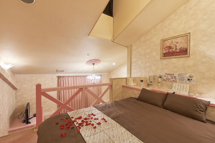 Room 2 of 28