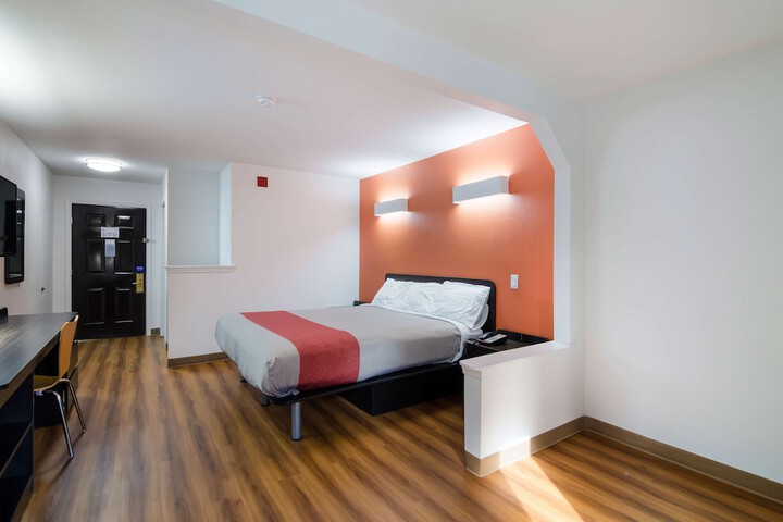 Room 13 of 32