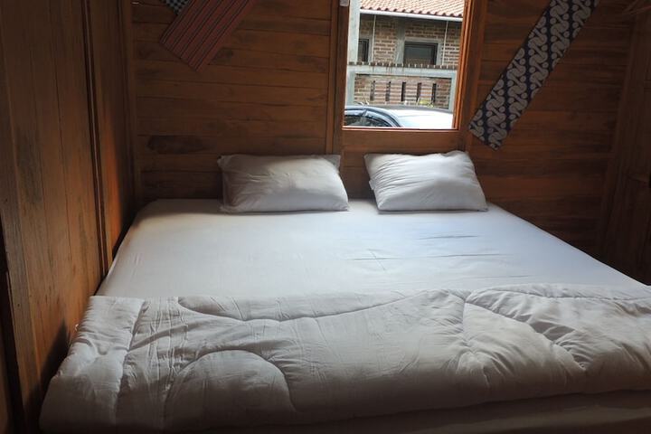 Room 4 of 27