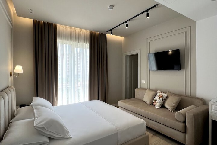 Room 5 of 92
