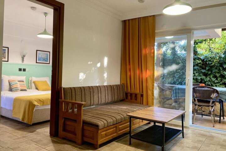 Room 3 of 82