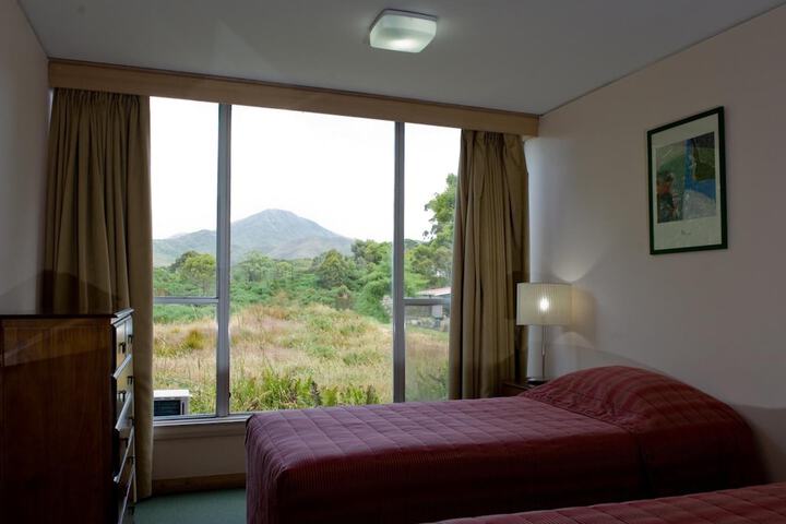 Room 11 of 25