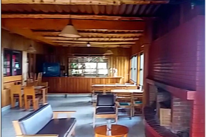 Lounge 28 of 49
