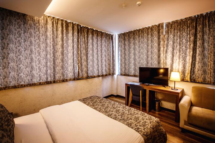 Room 20 of 58