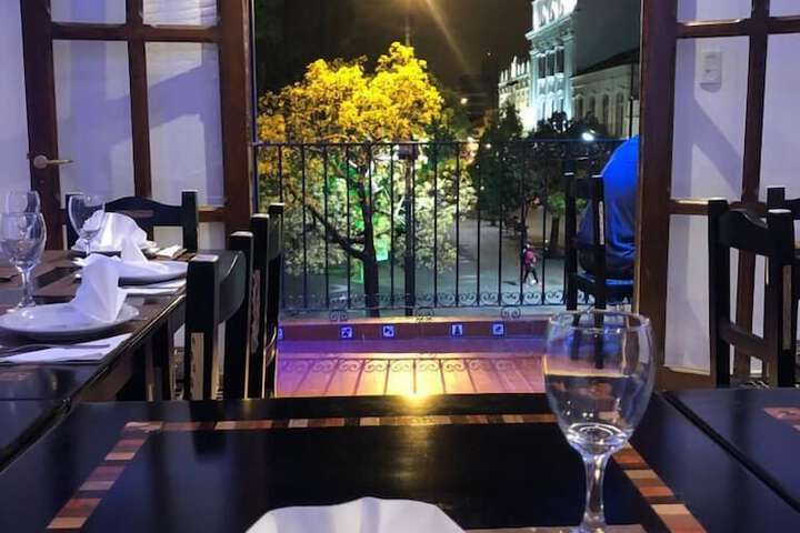 Dining 35 of 44