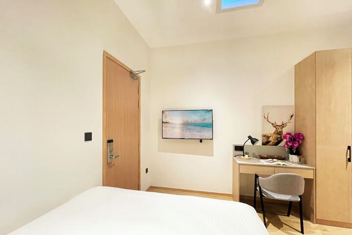 Room 19 of 51