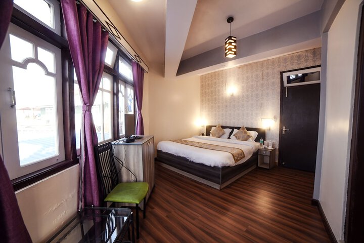 Room 13 of 32