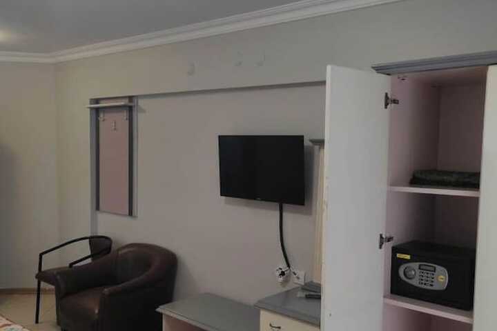 Room 8 of 19