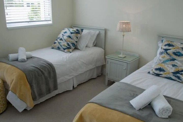 Room 5 of 12