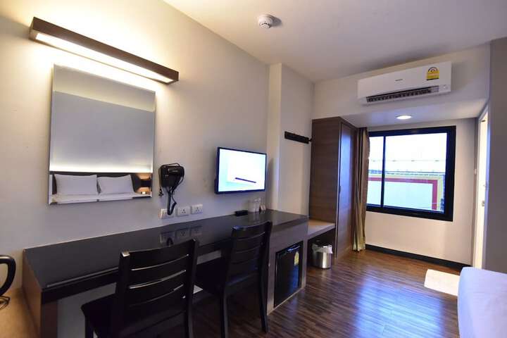 Room 9 of 50