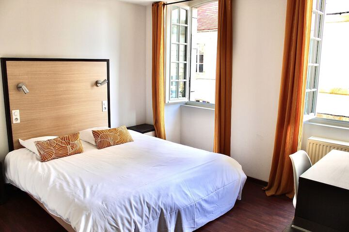 Room 2 of 20