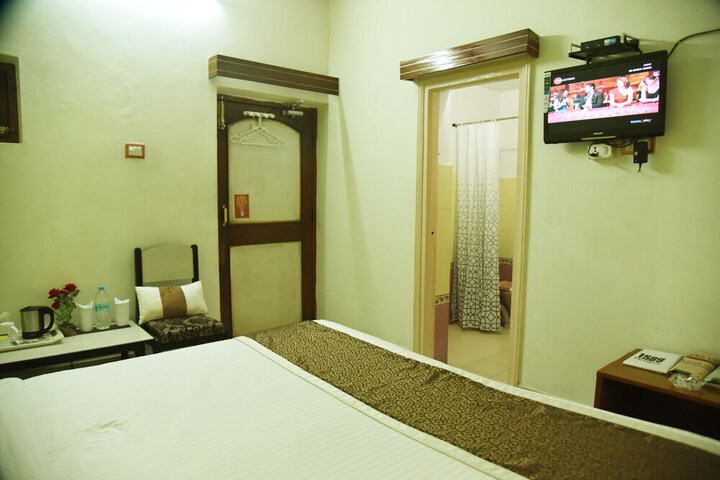 Room 8 of 13