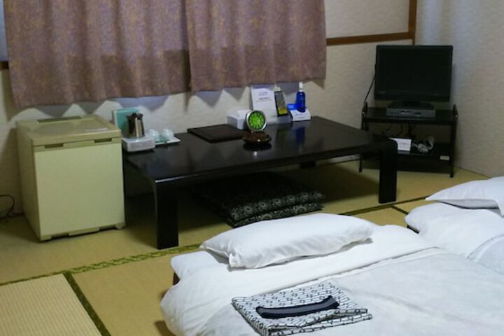 Room 12 of 80