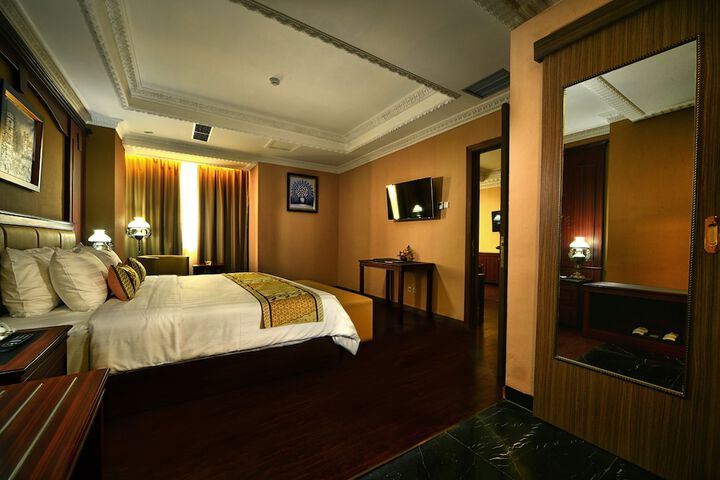 Room 8 of 73