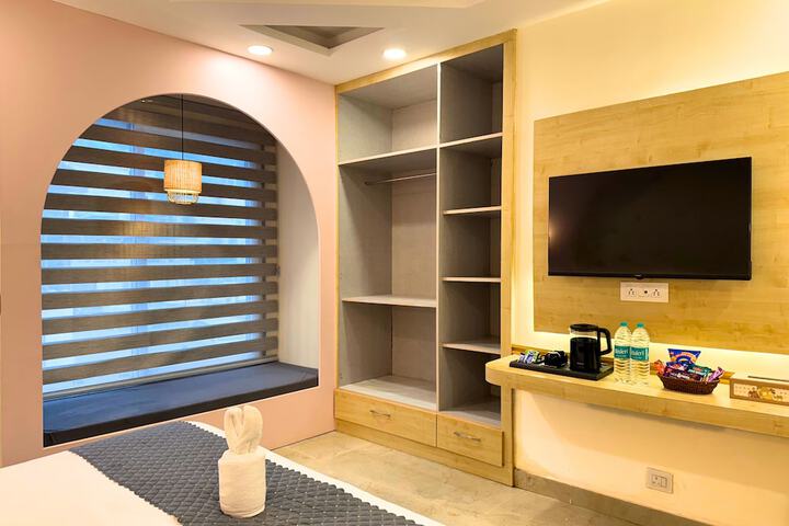 Room 5 of 50