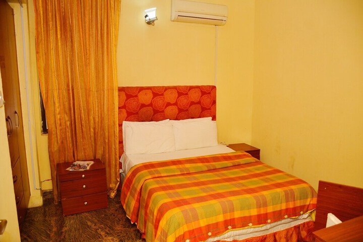 Room 11 of 94