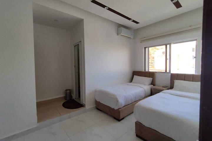 Room 8 of 26