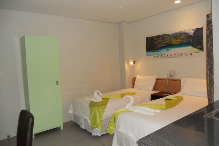 Room 10 of 48