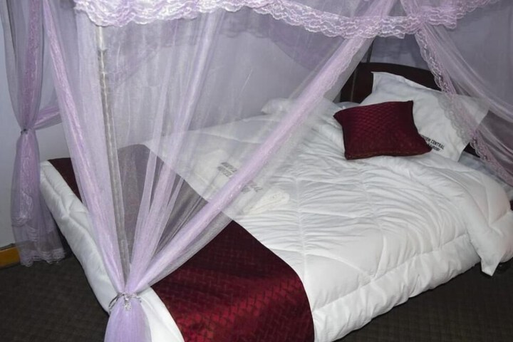 Room 5 of 11