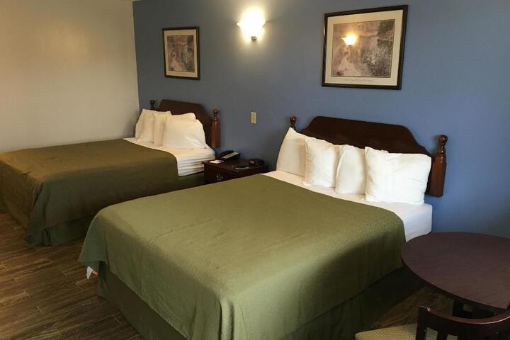 2 Queen Beds (6 of 12)