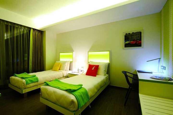 Room 11 of 33