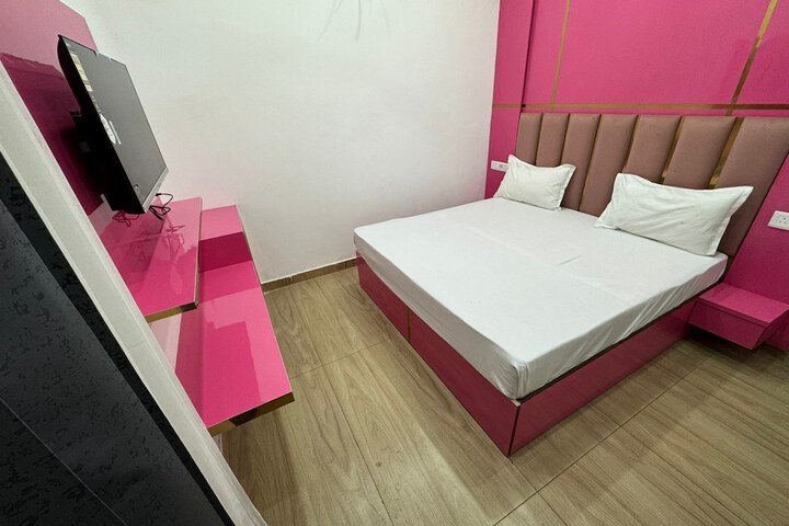 Room 15 of 26