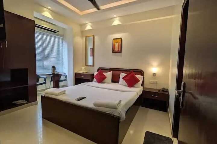 Room 3 of 12