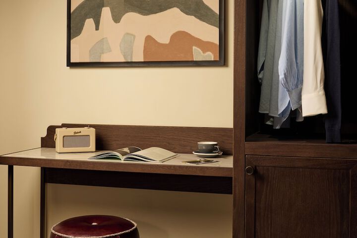 Room 13 of 38
