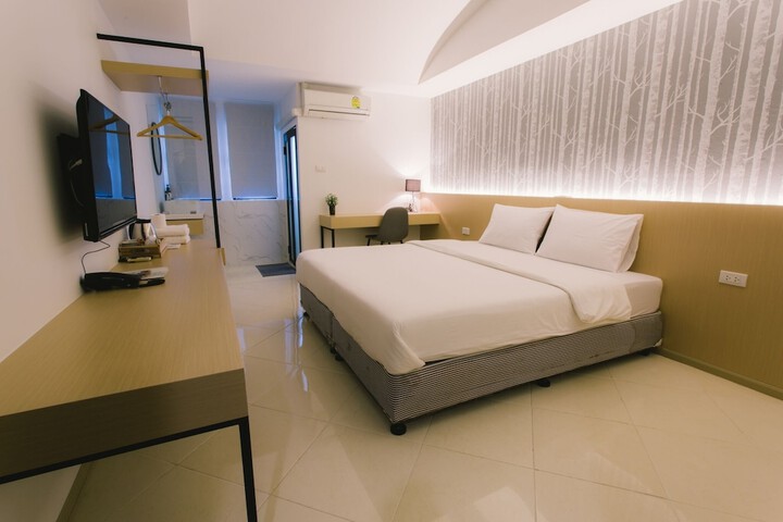 Room 11 of 42