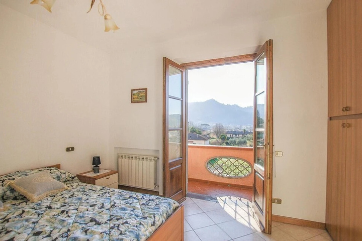 Room 2 of 18