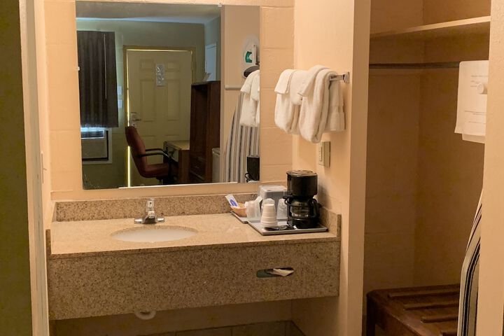 Room 18 of 29