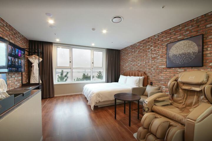 Room 10 of 140