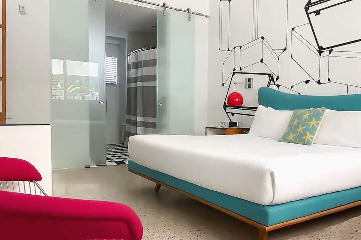 Room 25 of 76