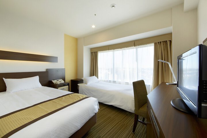 Room 3 of 97